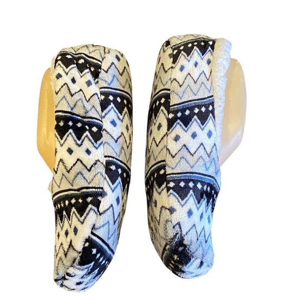 Laura Ashley by Ashko Fair Isle Fuzzy Slipper Socks w/ Grippers Non Slip L #70V - Picture 6 of 13